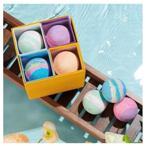 InStarry Winter Yellow Bath Bomb gift box set (8 total) - Picture 3 of 6